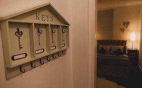 Station Suite - Simple2Let Serviced Apartments
